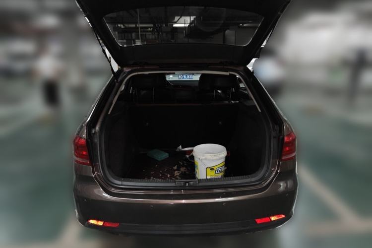 Used Volkswagen Gran Lavida 2013 1.6L Manual Fashion Model Trunk