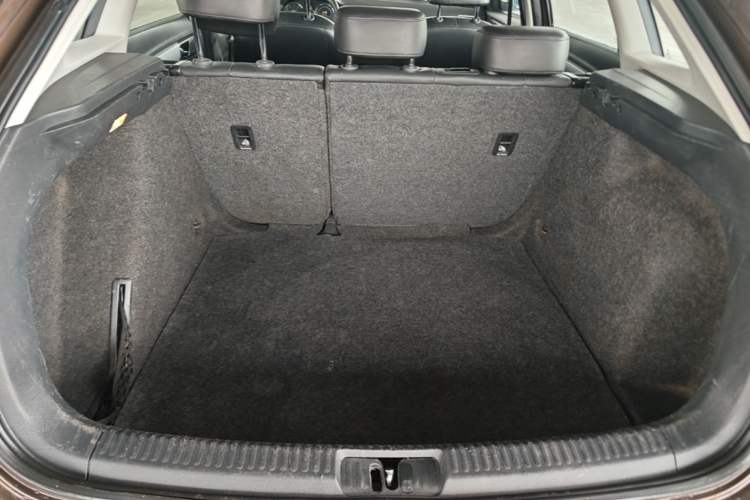 Used Volkswagen Gran Lavida 2013 1.4 TSI Manual Comfort Model Trunk