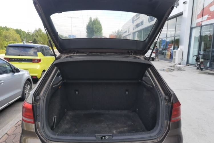 Used Volkswagen Gran Lavida 2013 1.6L Automatic Comfort Model Trunk