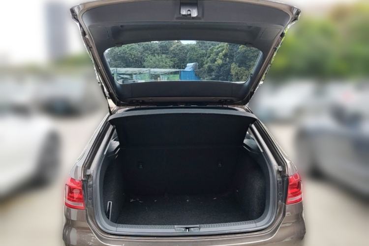 Used Volkswagen Gran Lavida 2013 1.6L Automatic Comfort Model Trunk