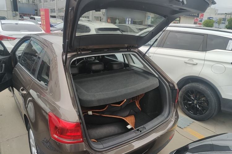Used Volkswagen Gran Lavida 2013 1.6L Automatic Fashion Model Trunk
