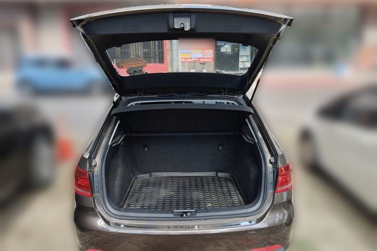 Used Volkswagen Gran Lavida 2013 1.6L Automatic Fashion Model Trunk