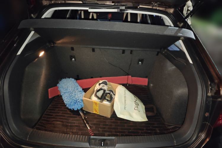 Used Volkswagen Gran Lavida 2013 1.6L Automatic Fashion Model Trunk