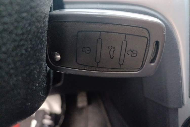 Used Volkswagen Gran Lavida 2013 1.4 TSI Automatic Comfort Model Vehicle Key