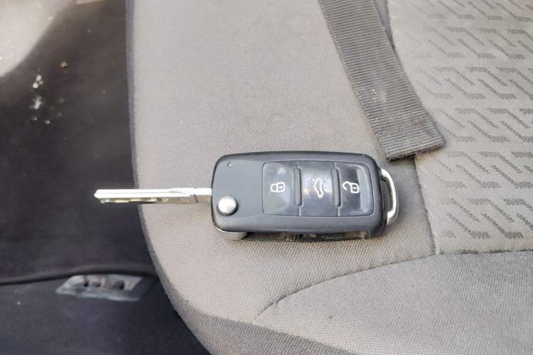 Used Volkswagen Gran Lavida 2013 1.6L Automatic Fashion Model Vehicle Key