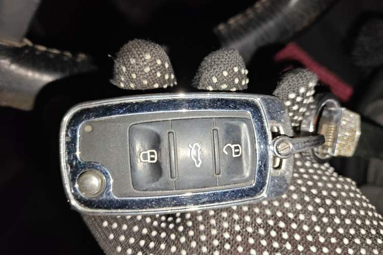 Used Volkswagen Gran Lavida 2013 1.6L Automatic Fashion Model Vehicle Key