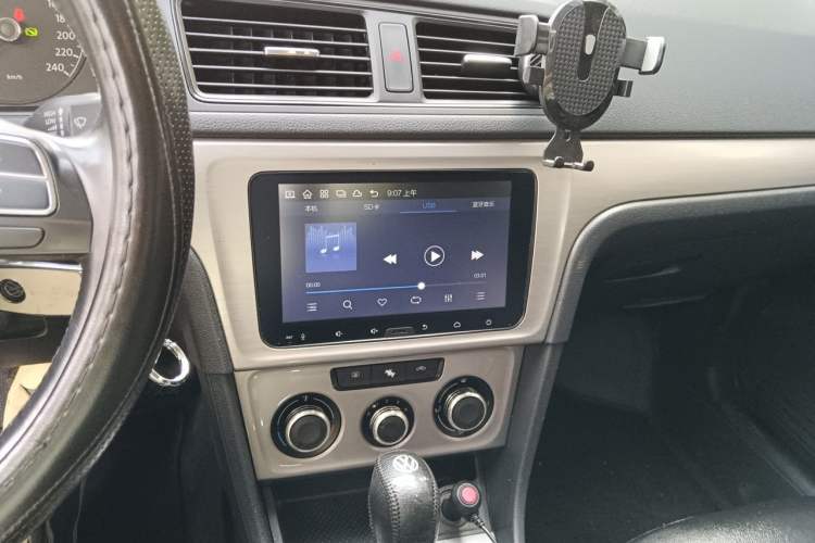 Used Volkswagen Gran Lavida 2013 1.6L Automatic Fashion Model Audio And AC Panel