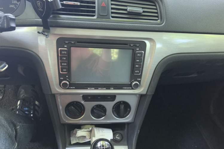 Used Volkswagen Gran Lavida 2013 1.6L Manual Fashion Model Audio And AC Panel