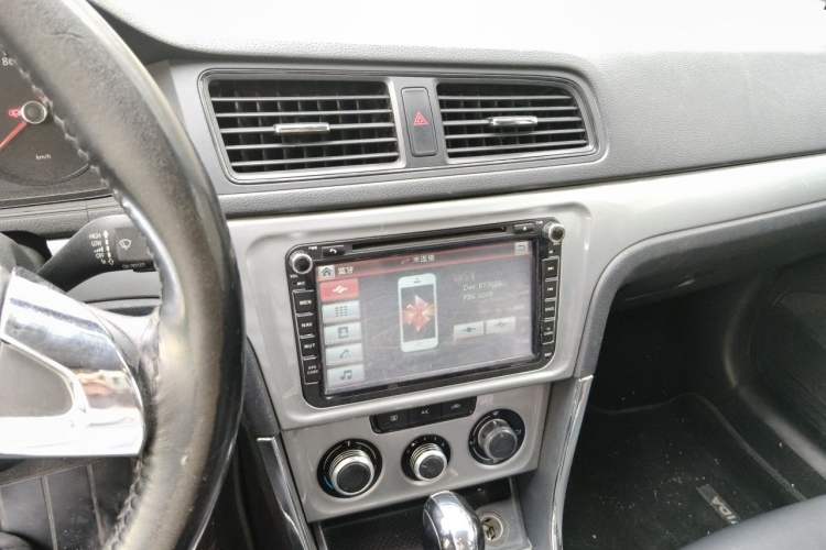 Used Volkswagen Gran Lavida 2013 1.6L Automatic Fashion Model Audio And AC Panel
