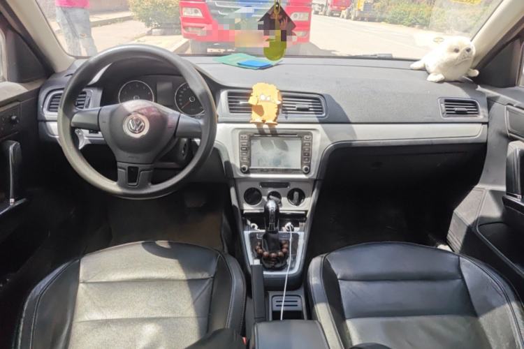 Used Volkswagen Gran Lavida 2013 1.4 TSI Automatic Comfort Model Center Console
