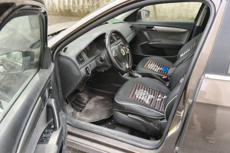 Used Volkswagen Gran Lavida 2013 1.6L Automatic Fashion Model Driver Seat