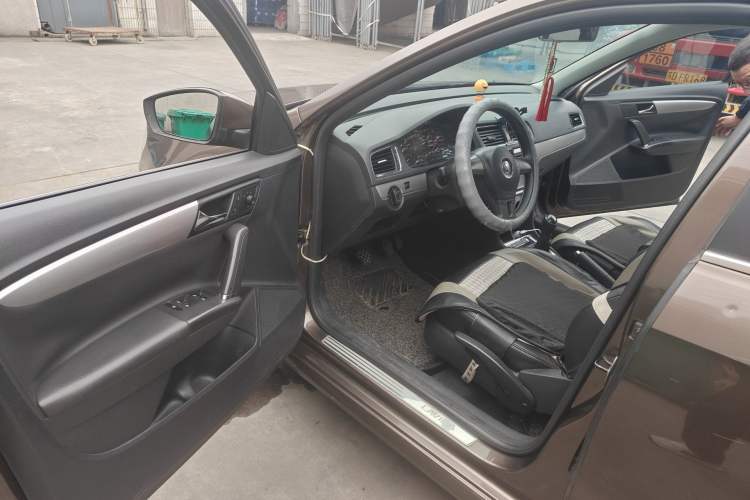Used Volkswagen Gran Lavida 2013 1.6L Manual Comfort Model Driver Seat