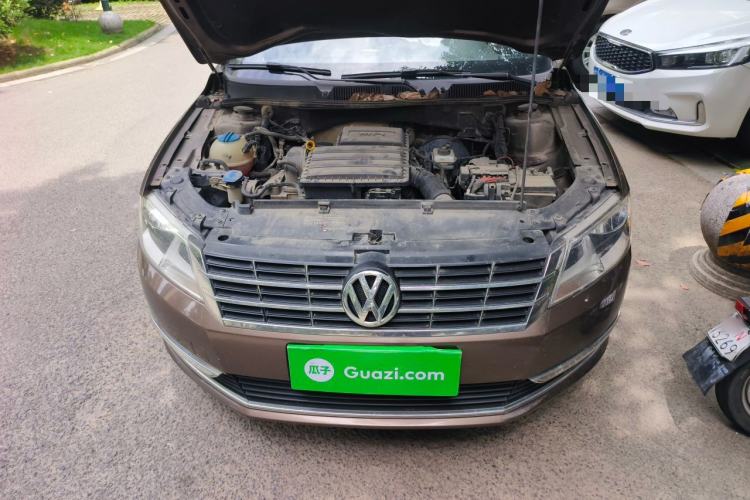 Used Volkswagen Gran Lavida 2013 1.6L Manual Comfort Model Engine Bay
