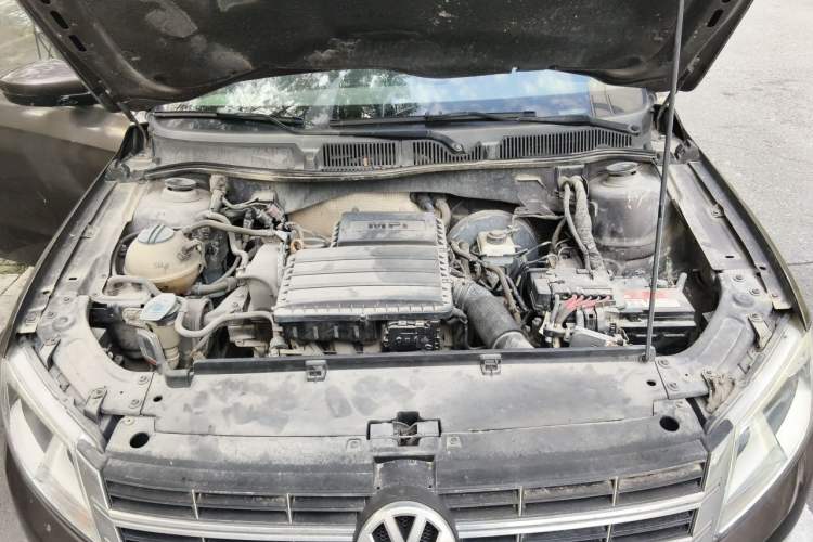 Used Volkswagen Gran Lavida 2013 1.6L Automatic Fashion Model Engine Bay