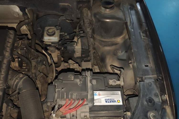 Used Volkswagen Gran Lavida 2013 1.6L Automatic Comfort Model Engine Bay Left