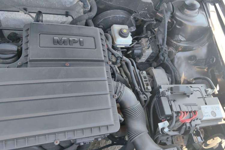 Used Volkswagen Gran Lavida 2013 1.6L Automatic Luxury Model Engine Bay Left