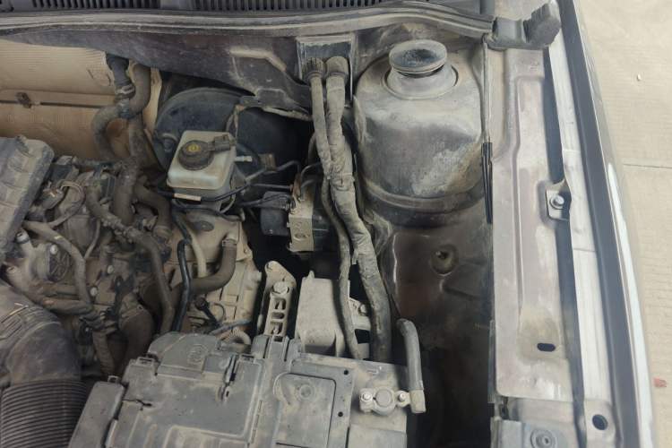 Used Volkswagen Gran Lavida 2013 1.6L Automatic Fashion Model Engine Bay Left