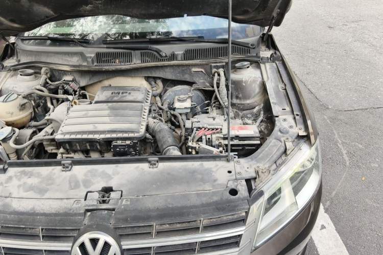 Used Volkswagen Gran Lavida 2013 1.6L Automatic Fashion Model Engine Bay Left