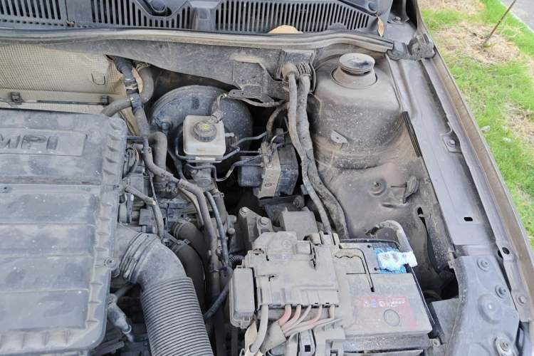 Used Volkswagen Gran Lavida 2013 1.6L Automatic Comfort Model Engine Bay Left