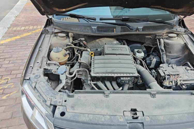 Used Volkswagen Gran Lavida 2013 1.6L Automatic Comfort Model Engine Bay Right