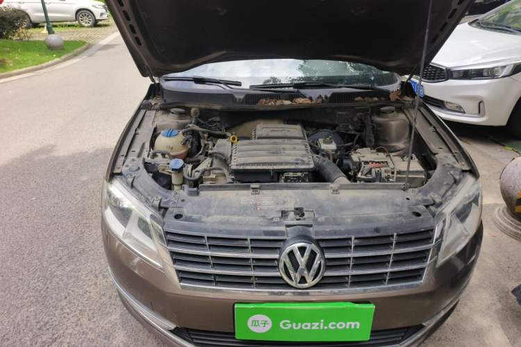Used Volkswagen Gran Lavida 2013 1.6L Manual Comfort Model Engine Bay Right
