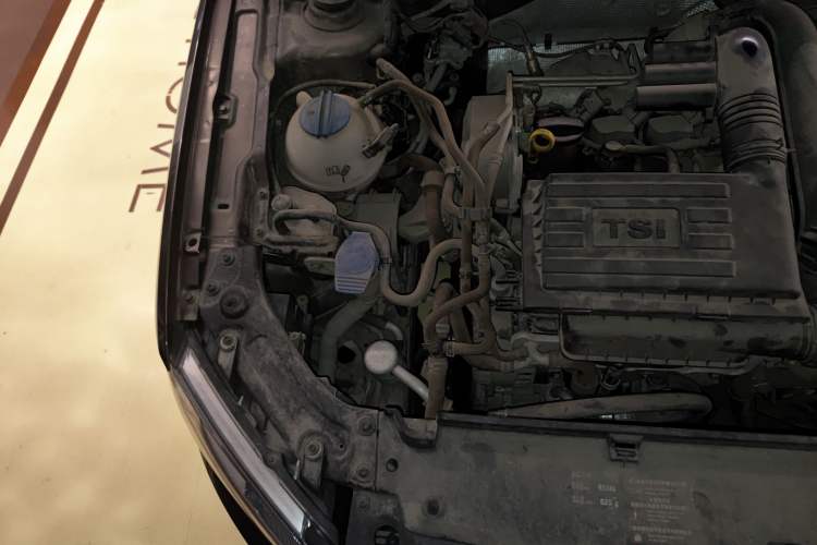 Used Volkswagen Gran Lavida 2013 1.4 TSI Automatic Comfort Model Engine Bay Right