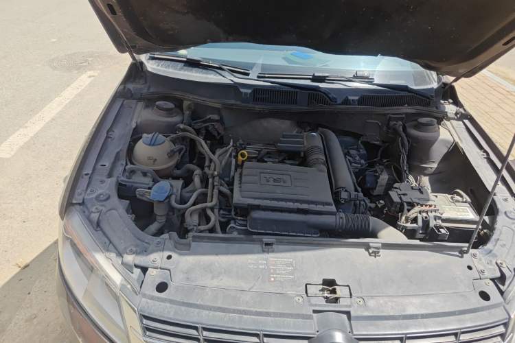 Used Volkswagen Gran Lavida 2013 1.4 TSI Automatic Comfort Model Engine Bay Right