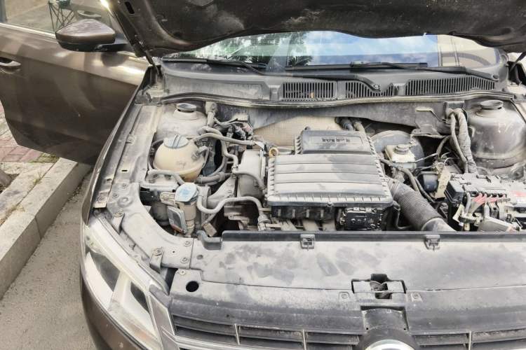 Used Volkswagen Gran Lavida 2013 1.6L Automatic Fashion Model Engine Bay Right