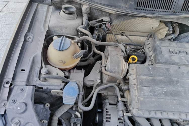 Used Volkswagen Gran Lavida 2013 1.6L Automatic Comfort Model Engine Bay Right