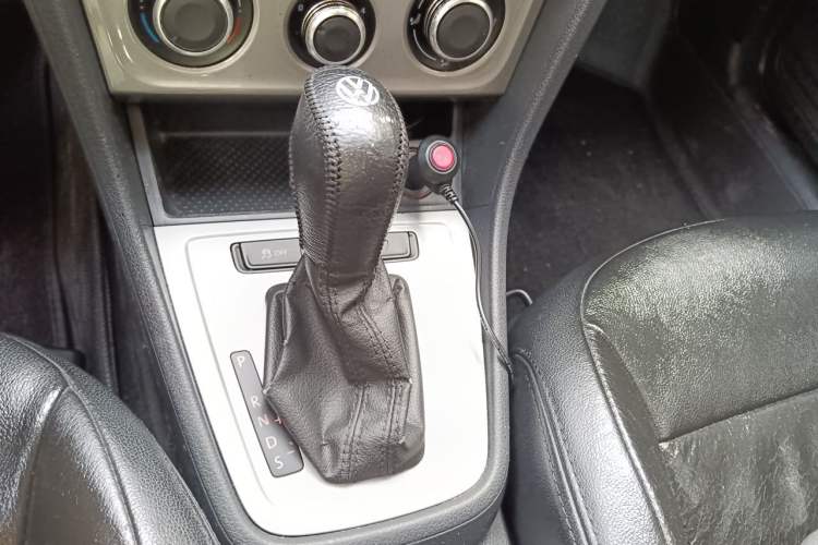 Used Volkswagen Gran Lavida 2013 1.6L Automatic Fashion Model Gear Lever