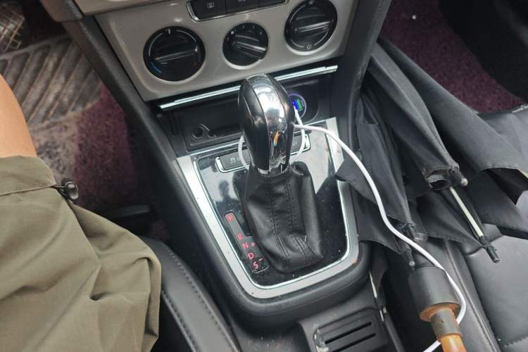 Used Volkswagen Gran Lavida 2013 1.6L Automatic Comfort Model Gear Lever