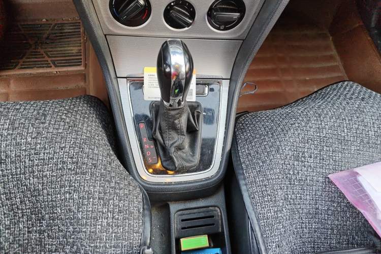 Used Volkswagen Gran Lavida 2013 1.6L Automatic Comfort Model Gear Lever