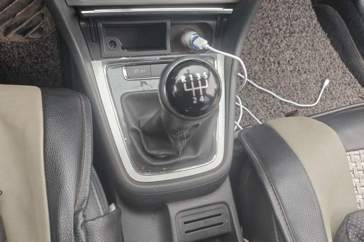 Used Volkswagen Gran Lavida 2013 1.6L Manual Comfort Model Gear Lever