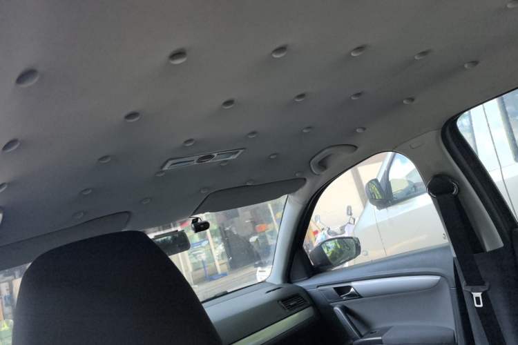 Used Volkswagen Gran Lavida 2013 1.6L Manual Fashion Model Headliner