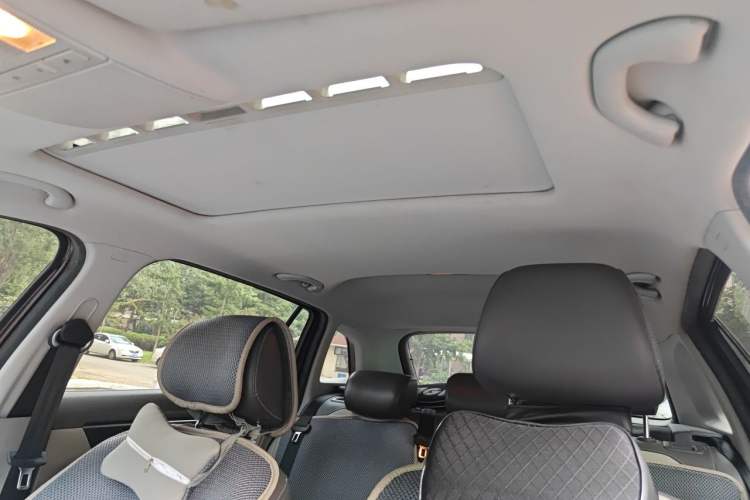 Used Volkswagen Gran Lavida 2013 1.6L Automatic Comfort Model Headliner
