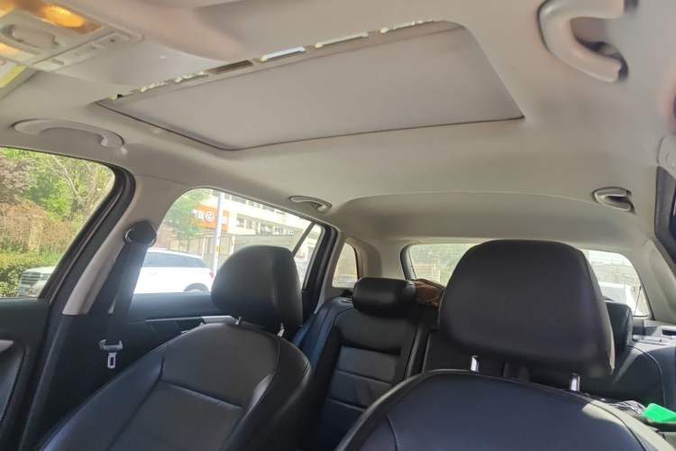 Used Volkswagen Gran Lavida 2013 1.4 TSI Automatic Comfort Model Headliner