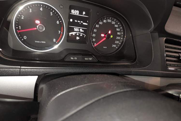 Used Volkswagen Gran Lavida 2013 1.4 TSI Automatic Comfort Model Instrument Cluster