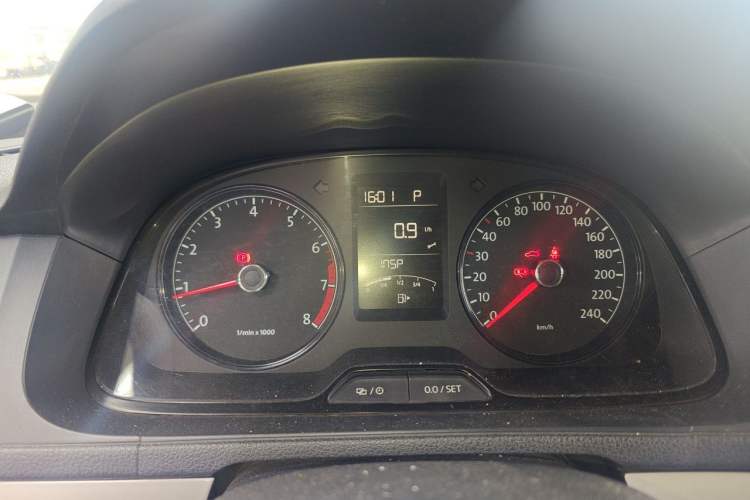 Used Volkswagen Gran Lavida 2013 1.6L Automatic Fashion Model Instrument Cluster