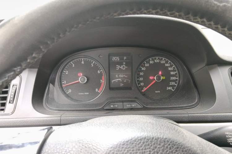 Used Volkswagen Gran Lavida 2013 1.6L Automatic Fashion Model Instrument Cluster