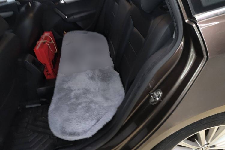 Used Volkswagen Gran Lavida 2013 1.4 TSI Automatic Comfort Model Left Rear Seat