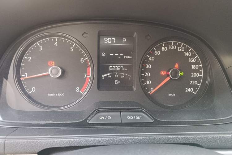 Used Volkswagen Gran Lavida 2013 1.6L Automatic Fashion Model Odometer Close Up