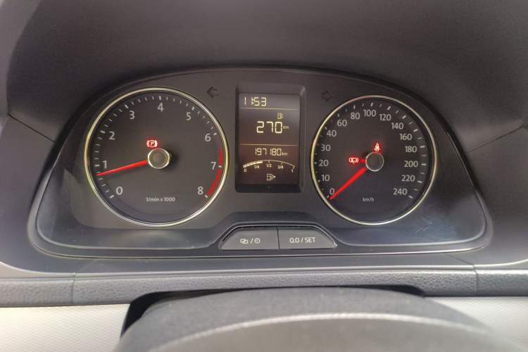 Used Volkswagen Gran Lavida 2013 1.6L Manual Comfort Model Odometer Close Up