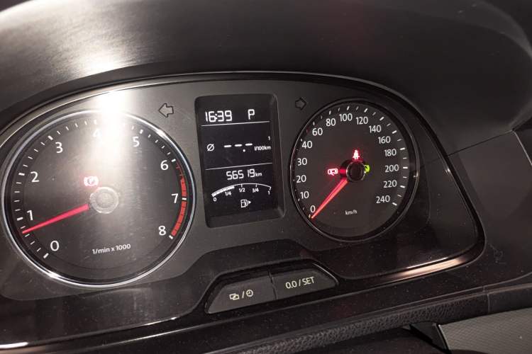 Used Volkswagen Gran Lavida 2013 1.4 TSI Automatic Comfort Model Odometer Close Up
