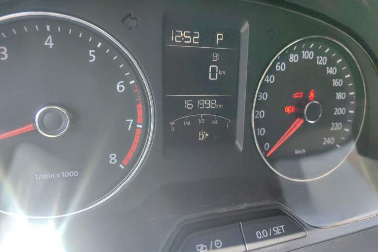 Used Volkswagen Gran Lavida 2013 1.6L Automatic Luxury Model Odometer Close Up