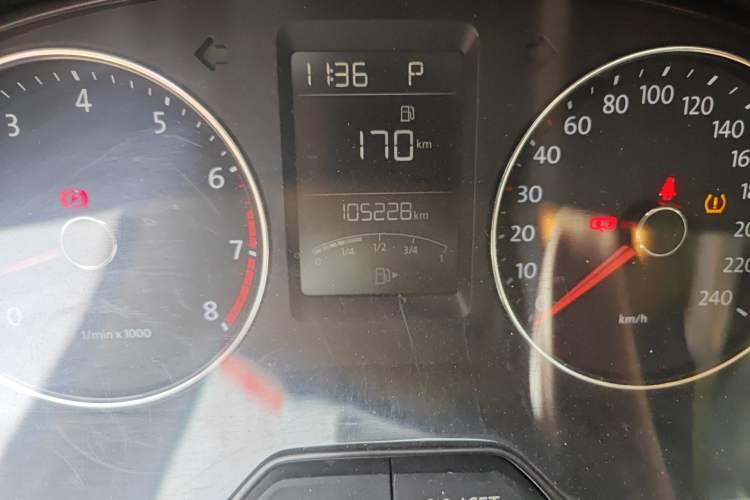 Used Volkswagen Gran Lavida 2013 1.4 TSI Automatic Comfort Model Odometer Close Up