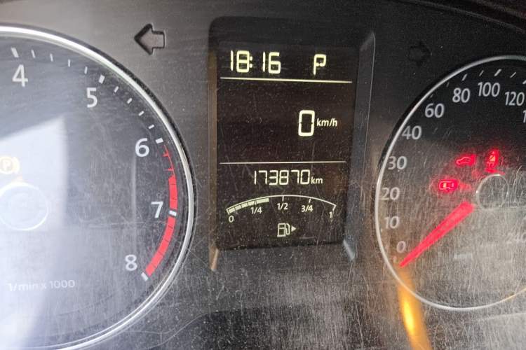 Used Volkswagen Gran Lavida 2013 1.6L Automatic Comfort Model Odometer Close Up