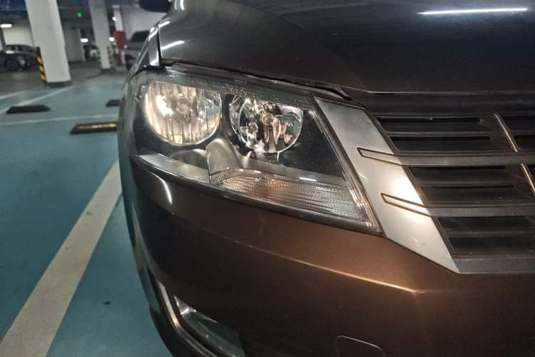 Used Volkswagen Gran Lavida 2013 1.6L Automatic Comfort Model Right Front Headlight