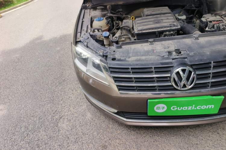 Used Volkswagen Gran Lavida 2013 1.6L Manual Comfort Model Right Front Headlight
