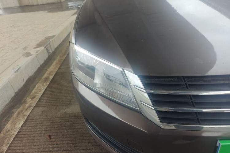 Used Volkswagen Gran Lavida 2013 1.6L Automatic Fashion Model Right Front Headlight