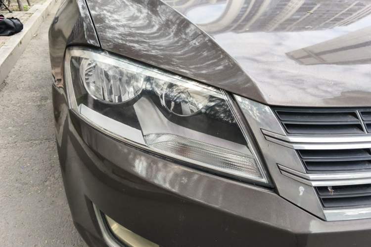 Used Volkswagen Gran Lavida 2013 1.6L Automatic Fashion Model Right Front Headlight